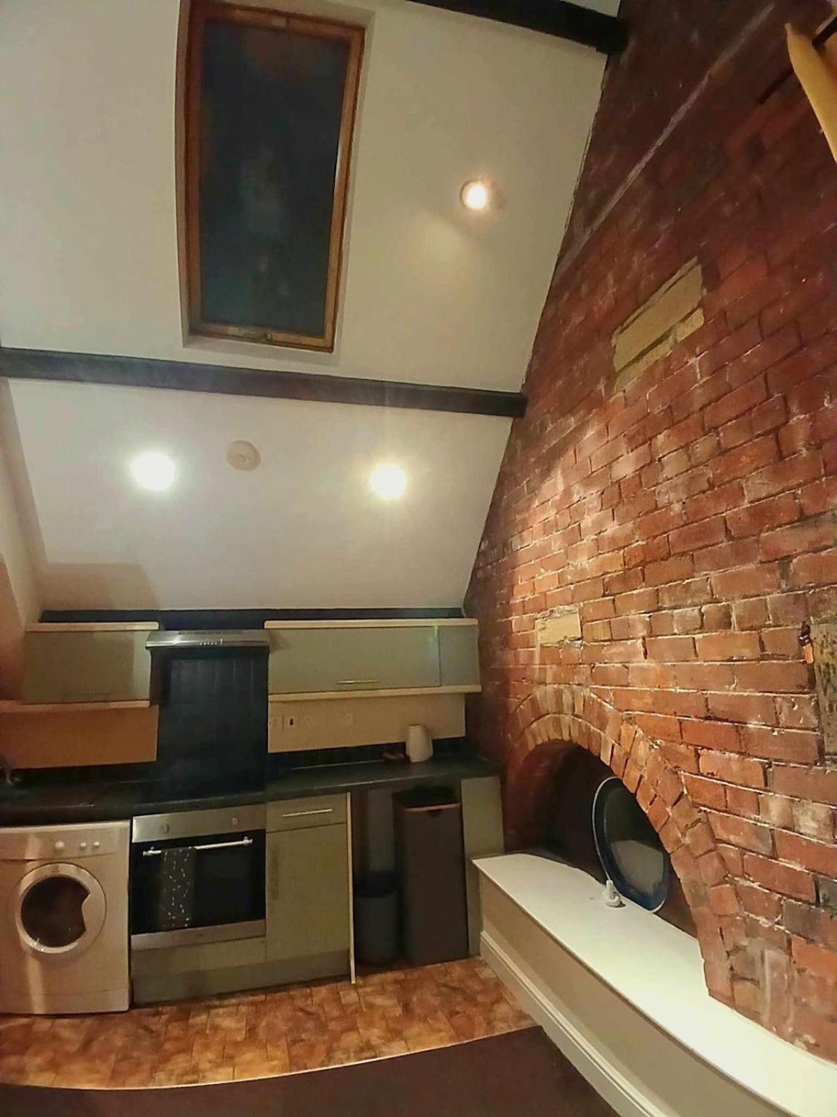 Charming 2 Bed Mezzanine Ap Apartment Huddersfield Exterior photo