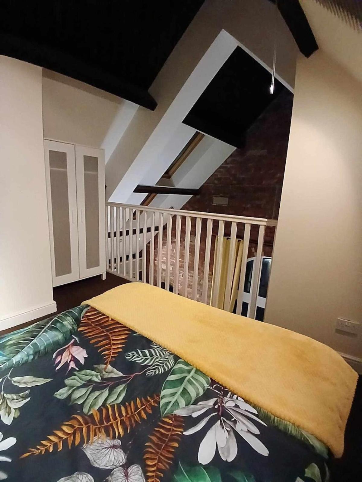 Charming 2 Bed Mezzanine Ap Apartment Huddersfield Exterior photo