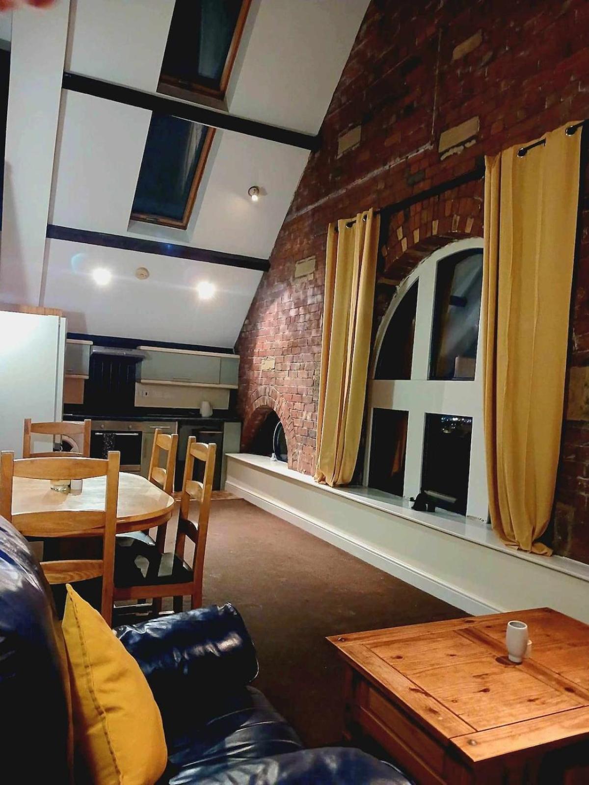 Charming 2 Bed Mezzanine Ap Apartment Huddersfield Exterior photo