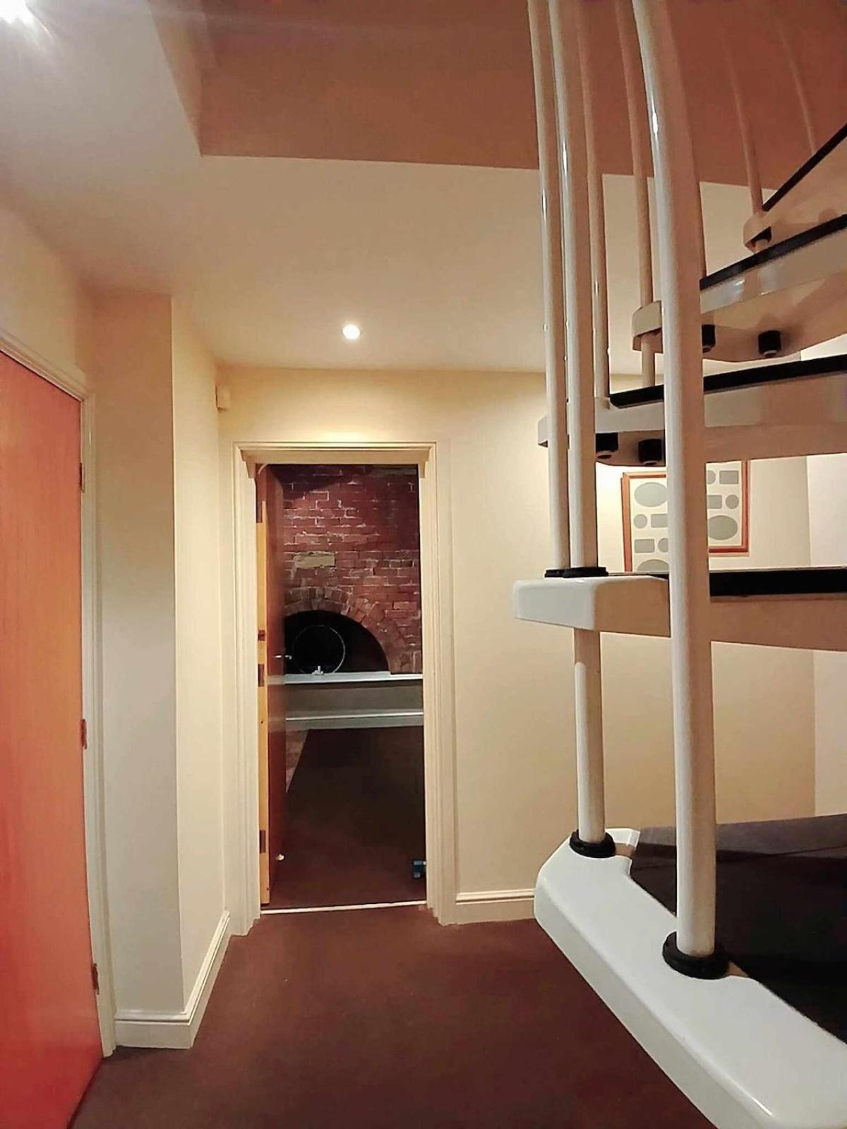 Charming 2 Bed Mezzanine Ap Apartment Huddersfield Exterior photo